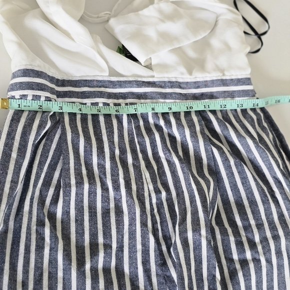 Forever 21 women's sleevesless jumpsuit white blue stripes front Cutout - Picture 10 of 13